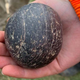 Imagen para el artículo titulado Encuentran misteriosas bolas de piedra en una tumba escocesa